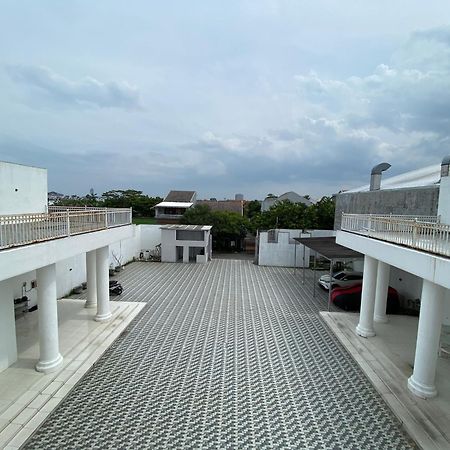 Griya Rw Family Guest House Redpartner Solo Екстериор снимка