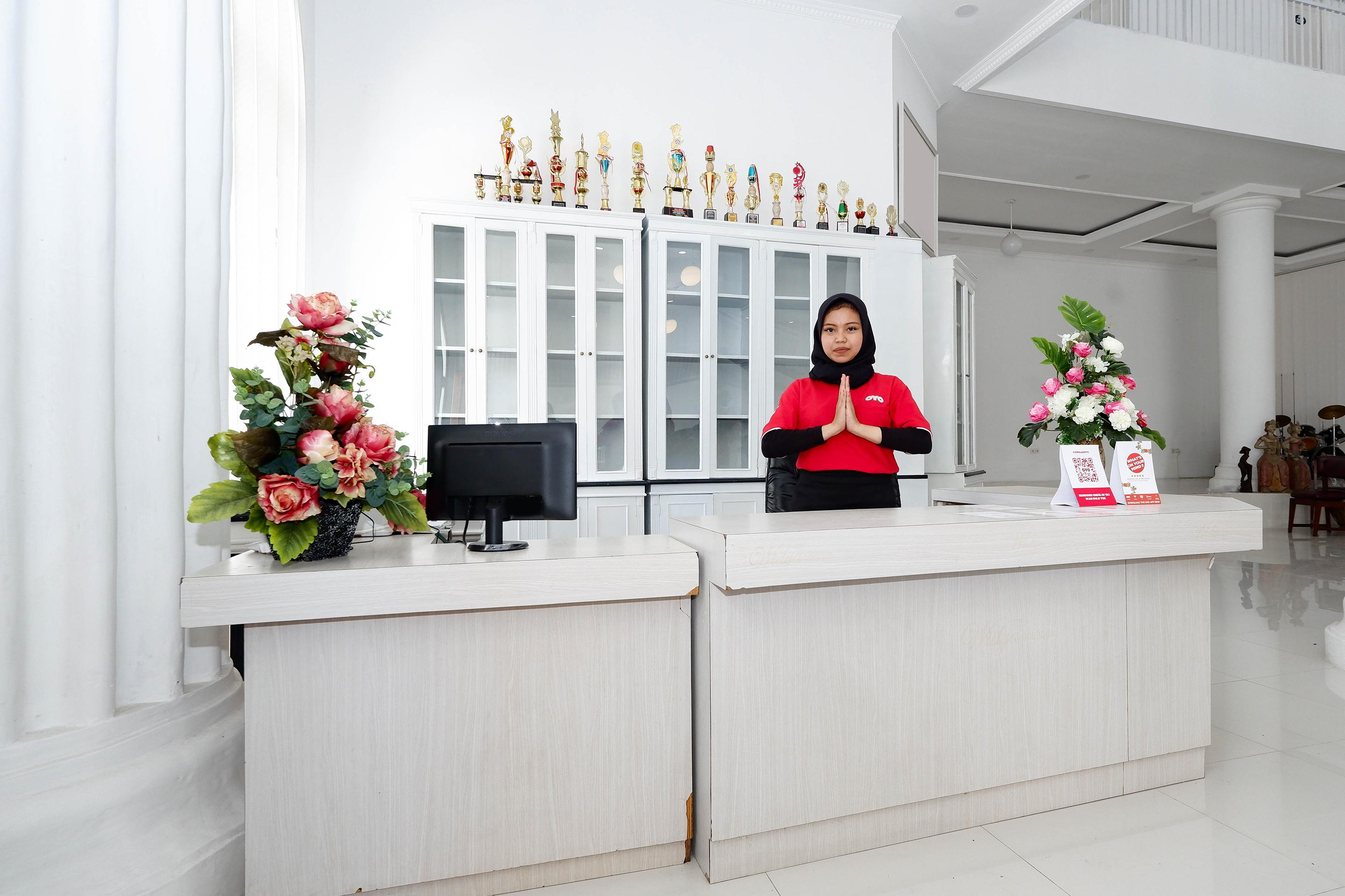 Griya Rw Family Guest House Redpartner Solo Екстериор снимка