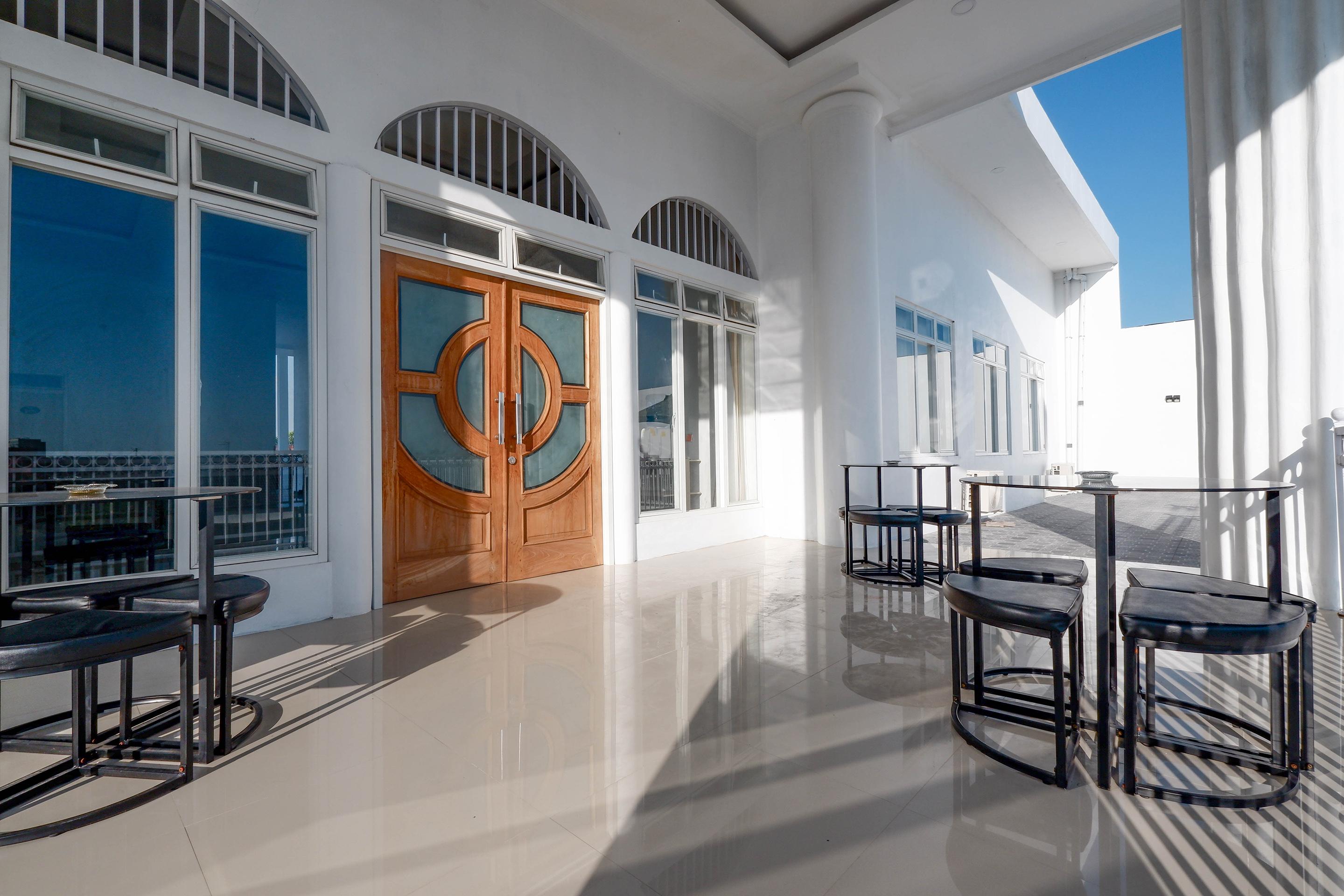 Griya Rw Family Guest House Redpartner Solo Екстериор снимка