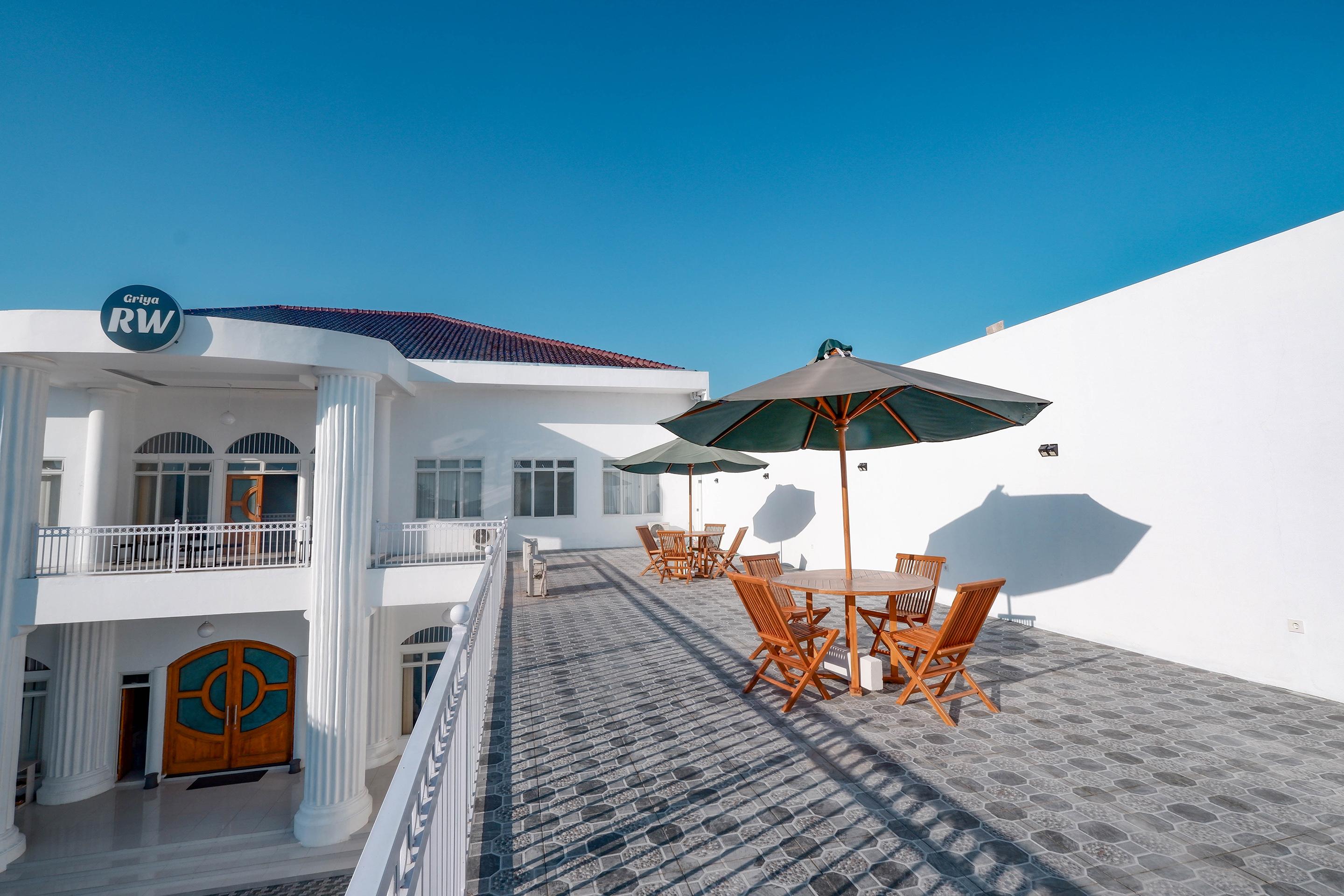 Griya Rw Family Guest House Redpartner Solo Екстериор снимка