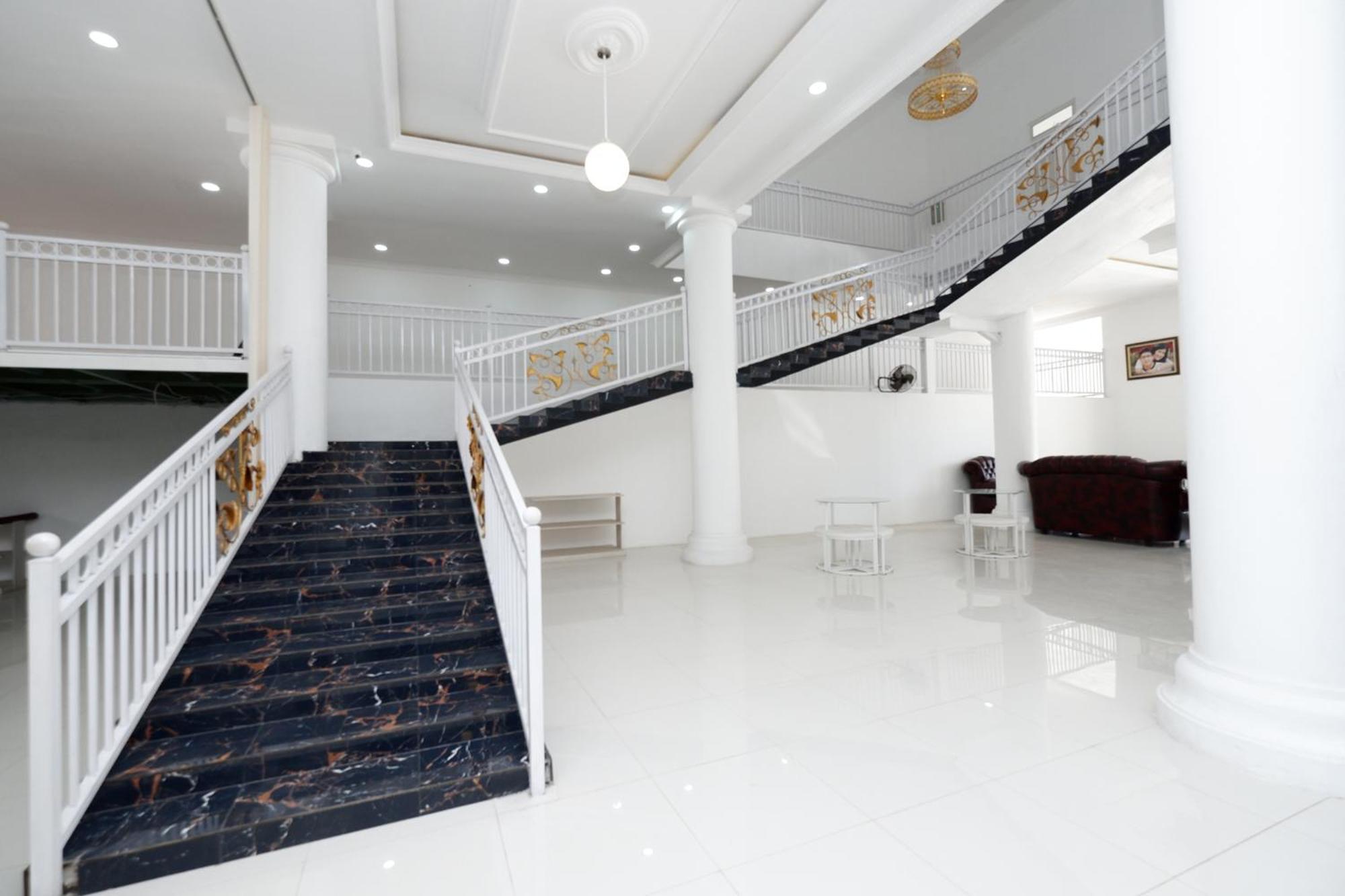Griya Rw Family Guest House Redpartner Solo Екстериор снимка