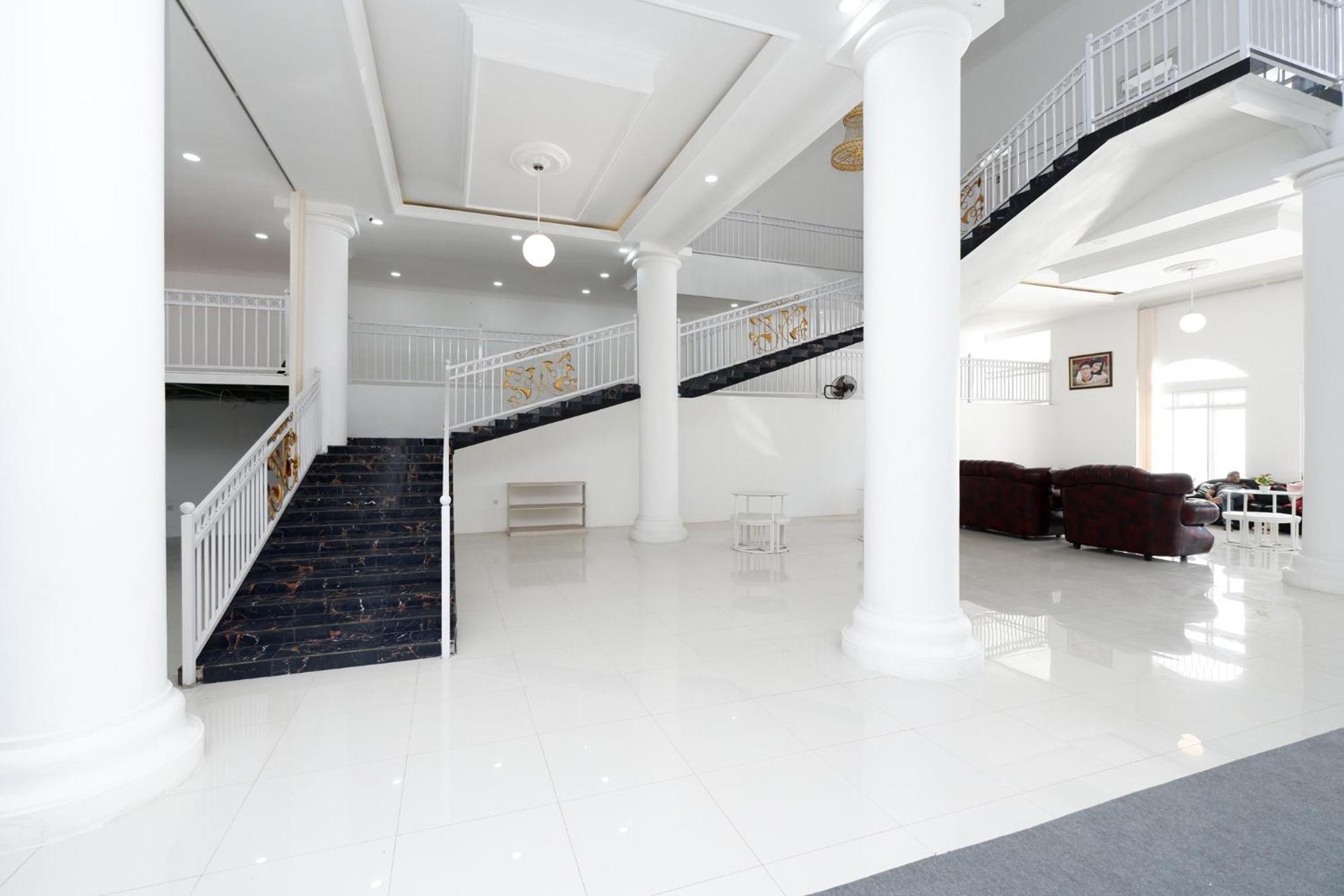Griya Rw Family Guest House Redpartner Solo Екстериор снимка