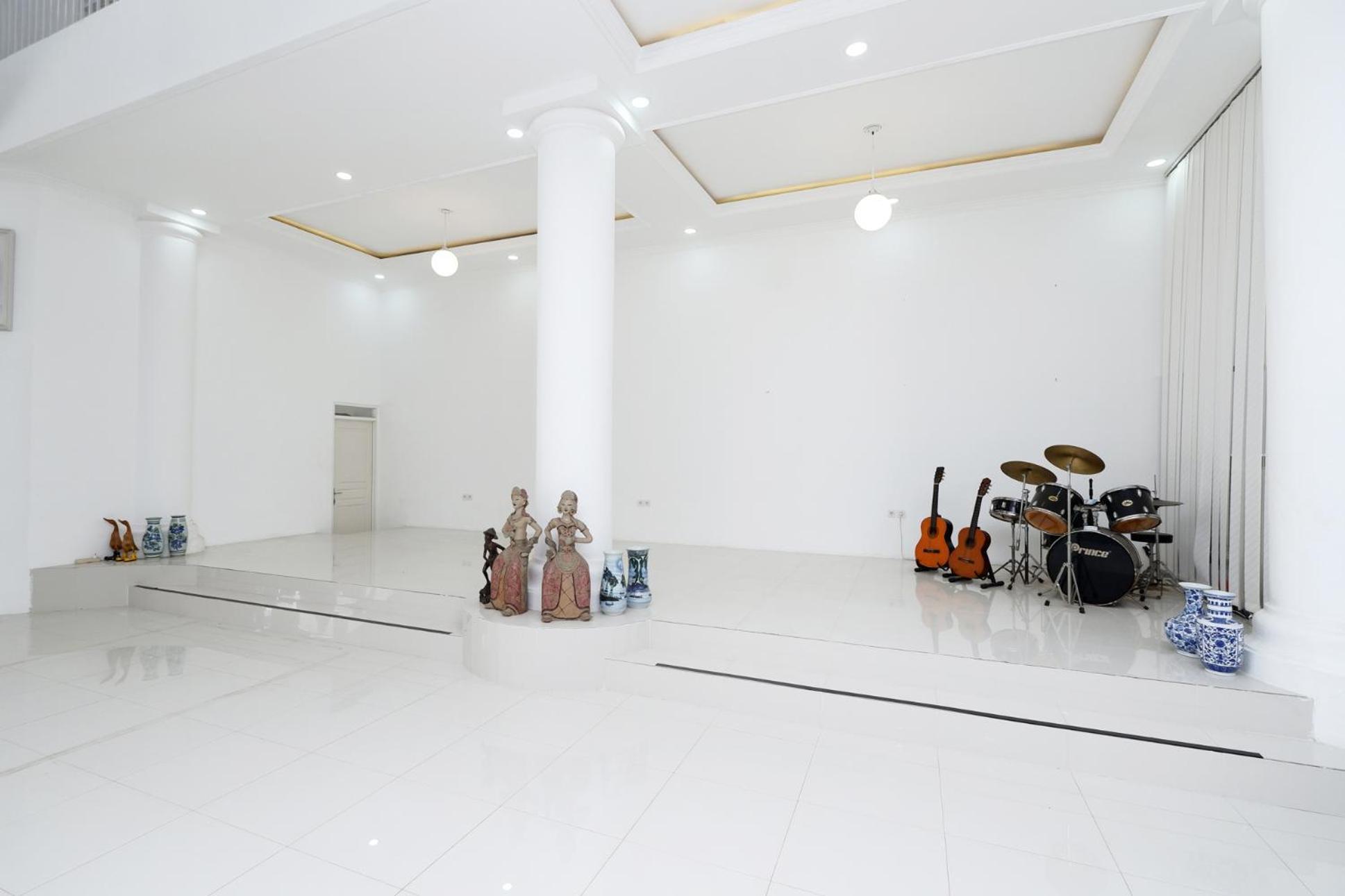 Griya Rw Family Guest House Redpartner Solo Екстериор снимка