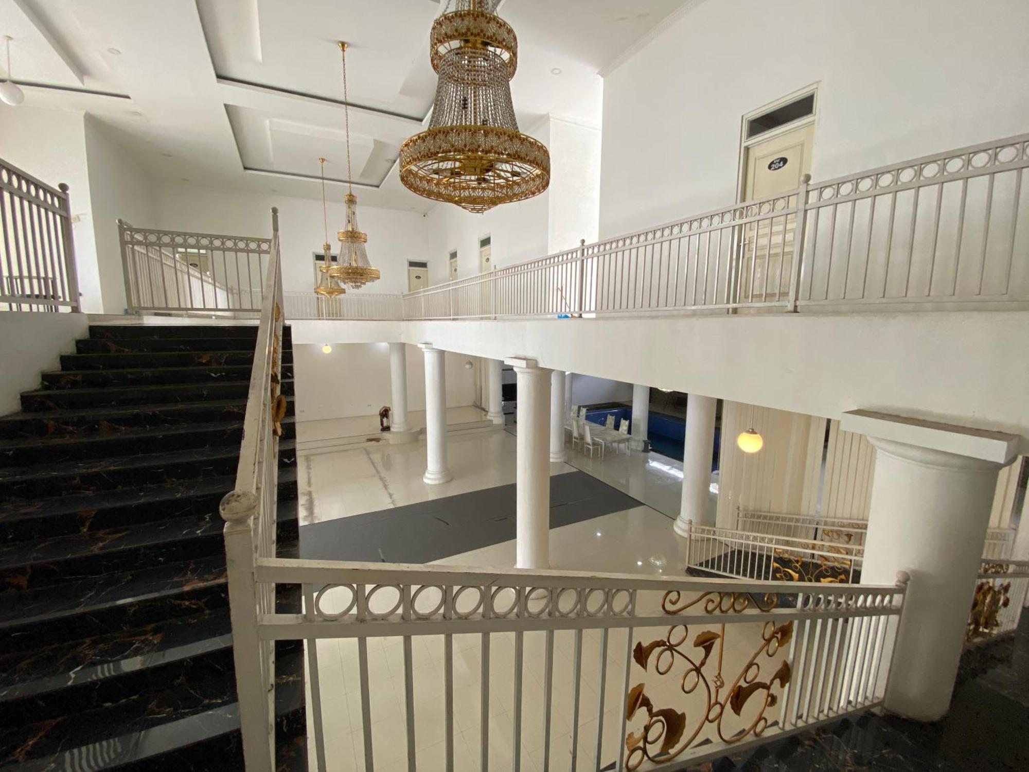 Griya Rw Family Guest House Redpartner Solo Екстериор снимка