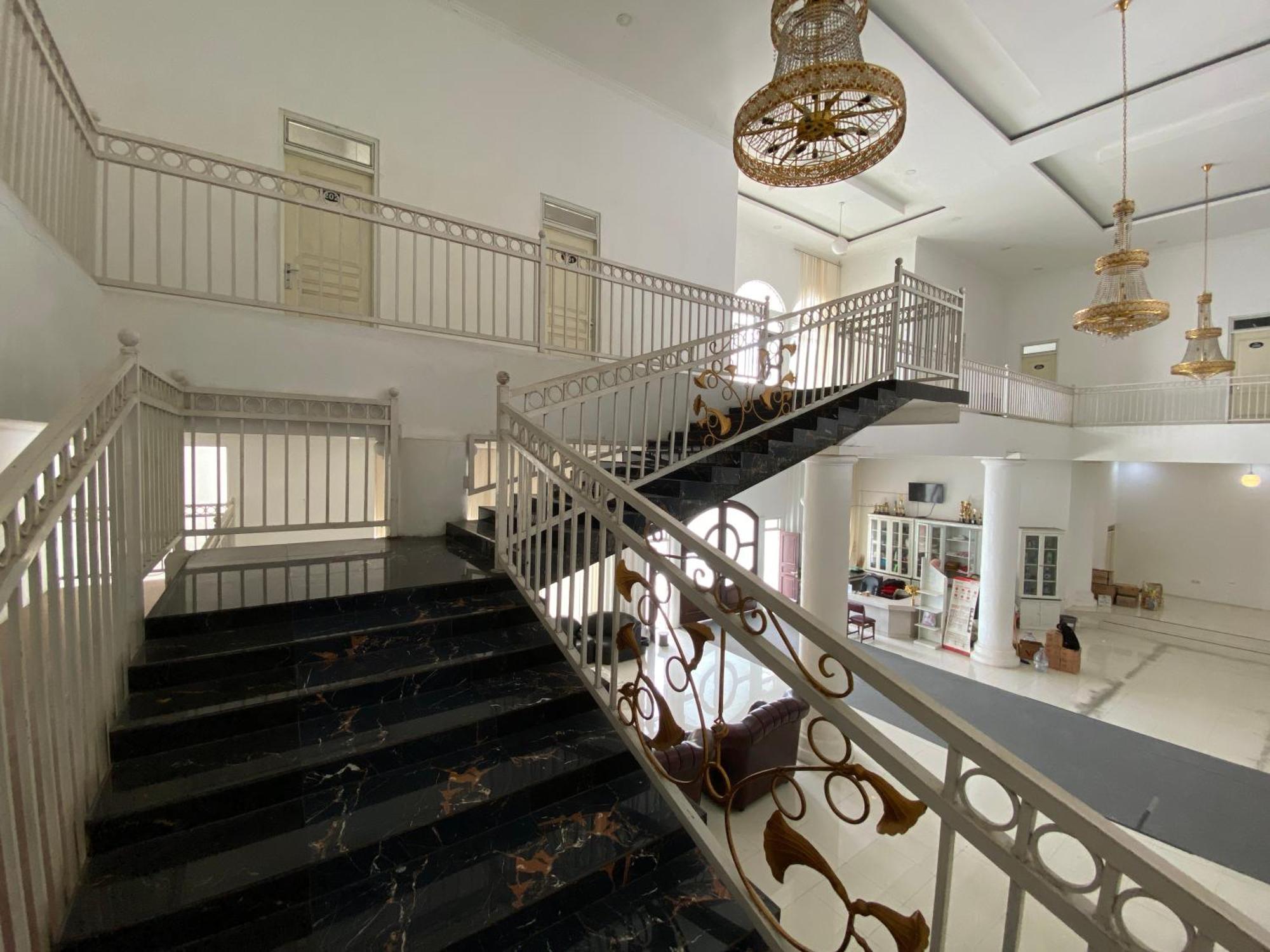 Griya Rw Family Guest House Redpartner Solo Екстериор снимка