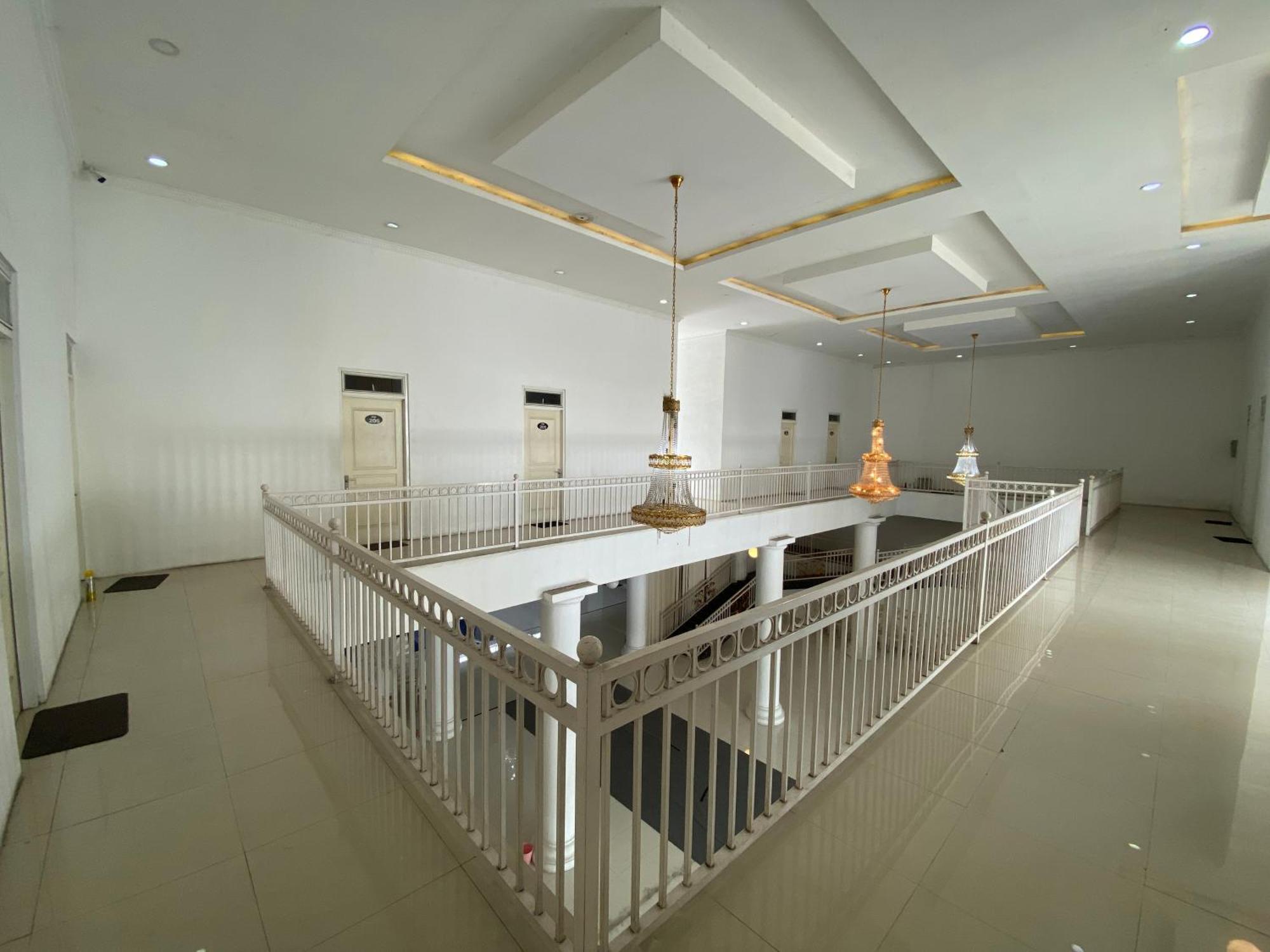 Griya Rw Family Guest House Redpartner Solo Екстериор снимка
