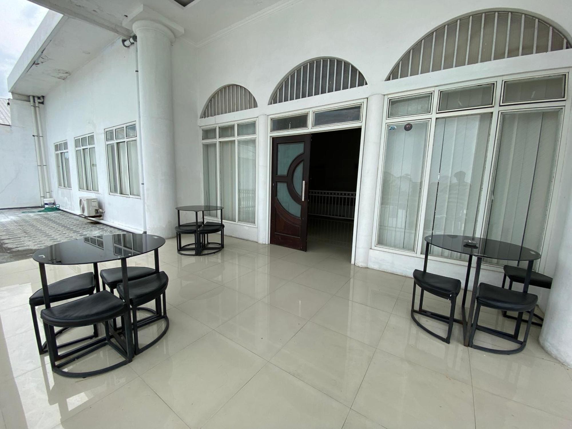 Griya Rw Family Guest House Redpartner Solo Екстериор снимка