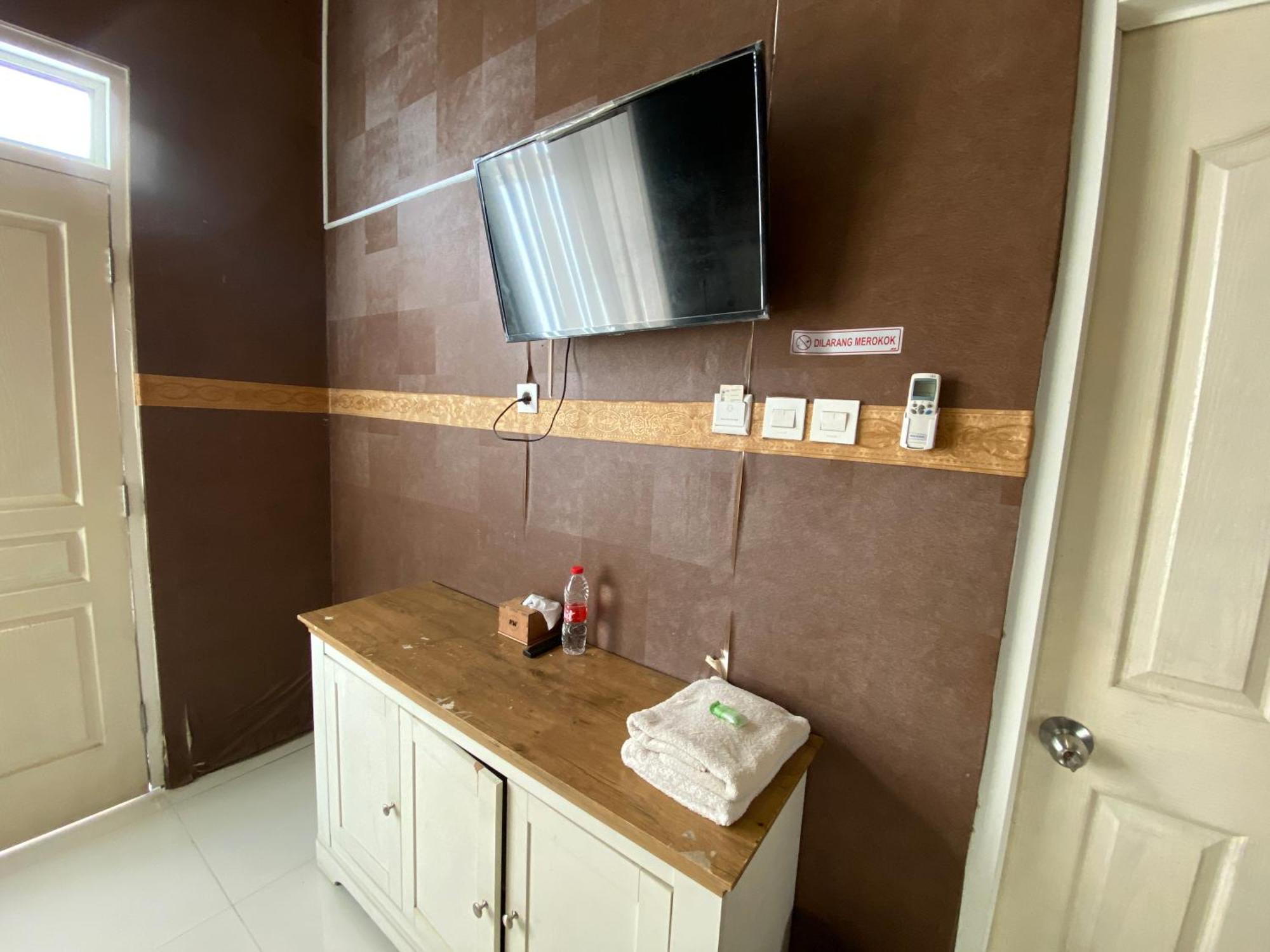 Griya Rw Family Guest House Redpartner Solo Екстериор снимка