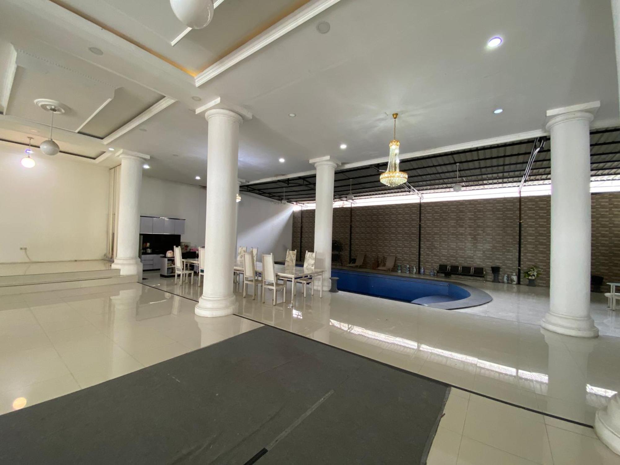 Griya Rw Family Guest House Redpartner Solo Екстериор снимка
