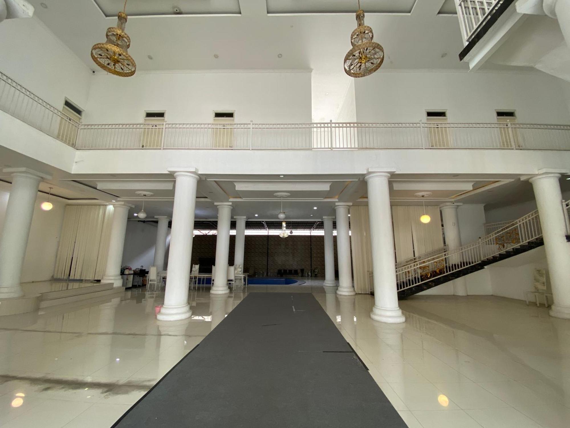 Griya Rw Family Guest House Redpartner Solo Екстериор снимка