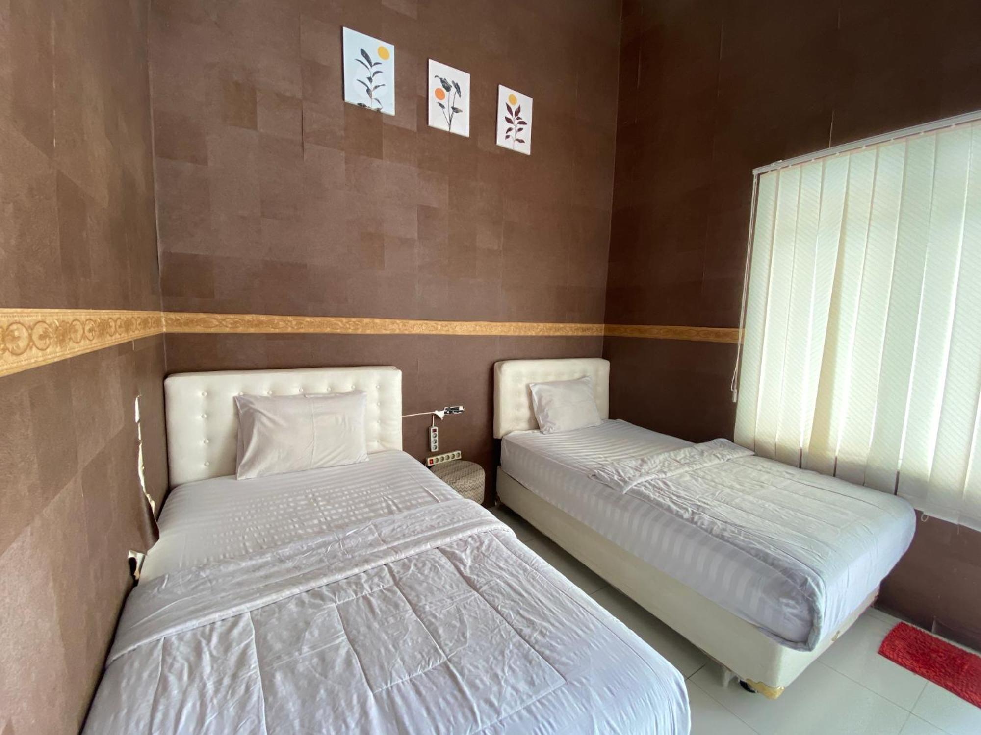 Griya Rw Family Guest House Redpartner Solo Екстериор снимка