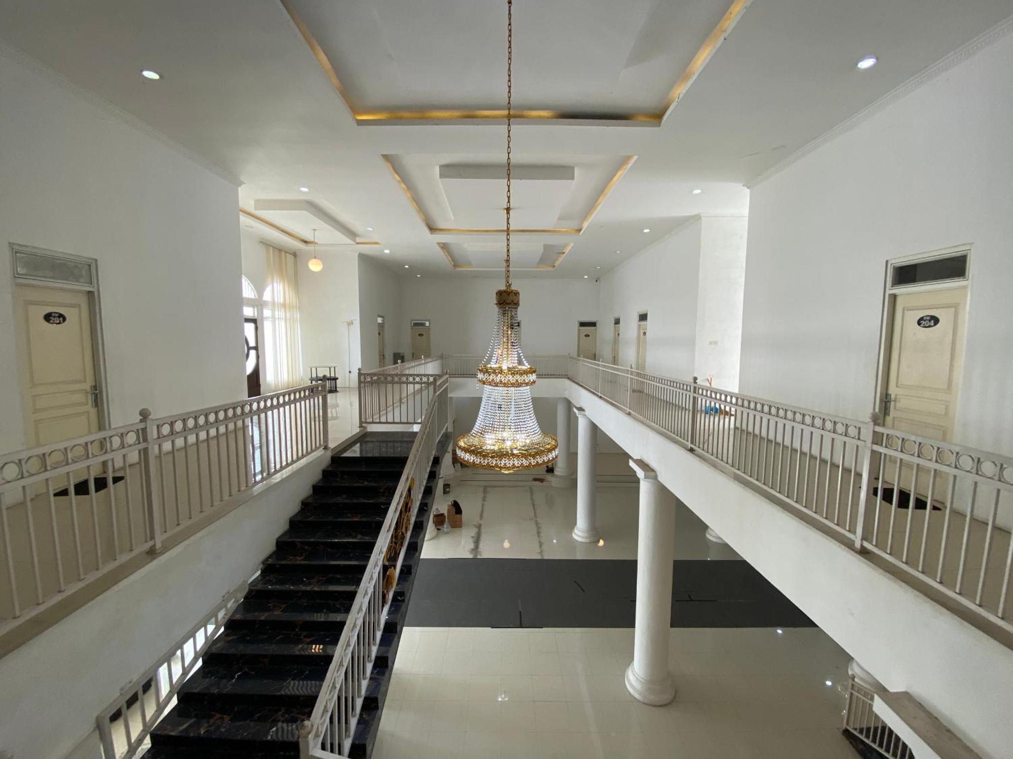 Griya Rw Family Guest House Redpartner Solo Екстериор снимка