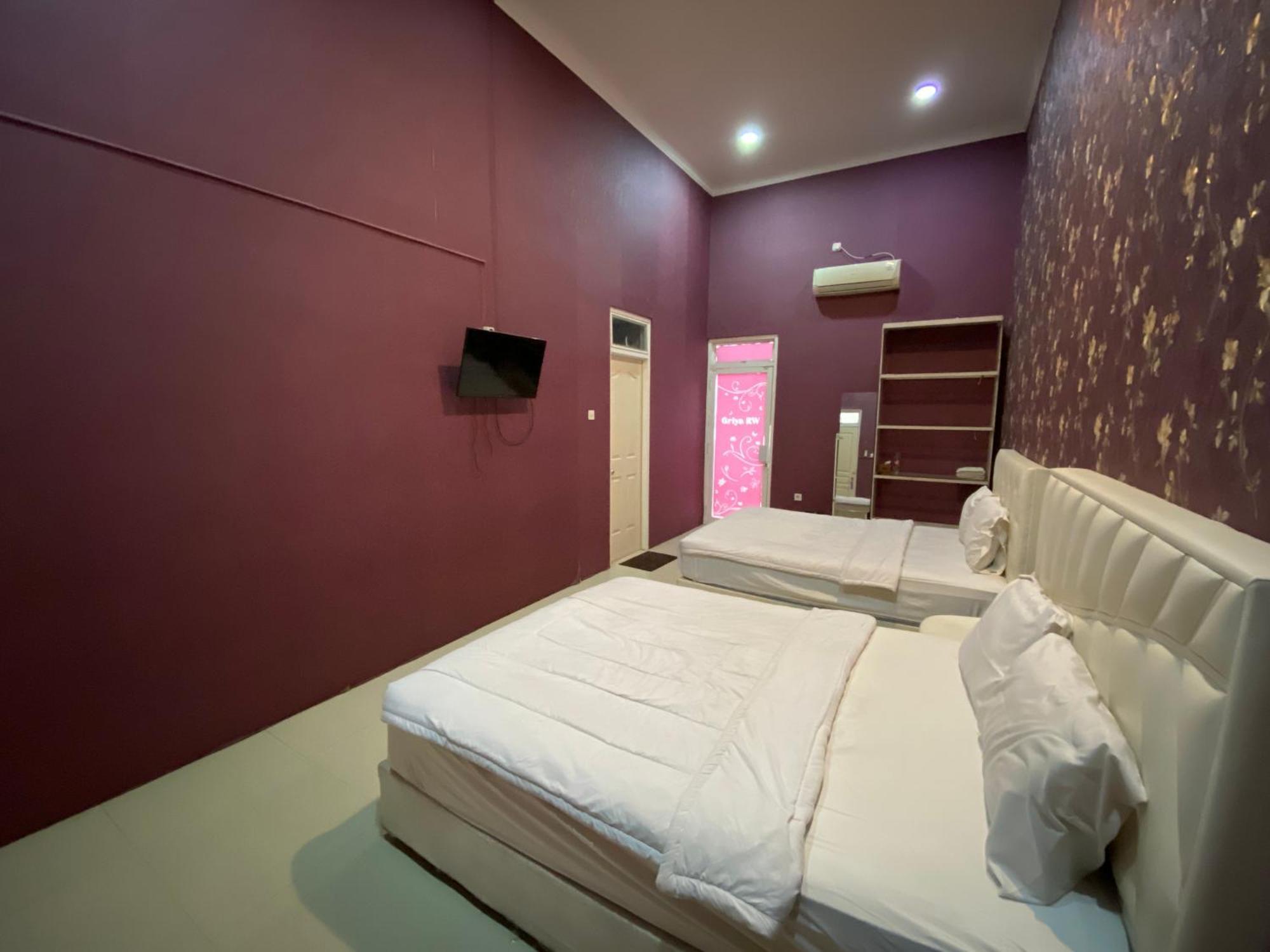 Griya Rw Family Guest House Redpartner Solo Екстериор снимка