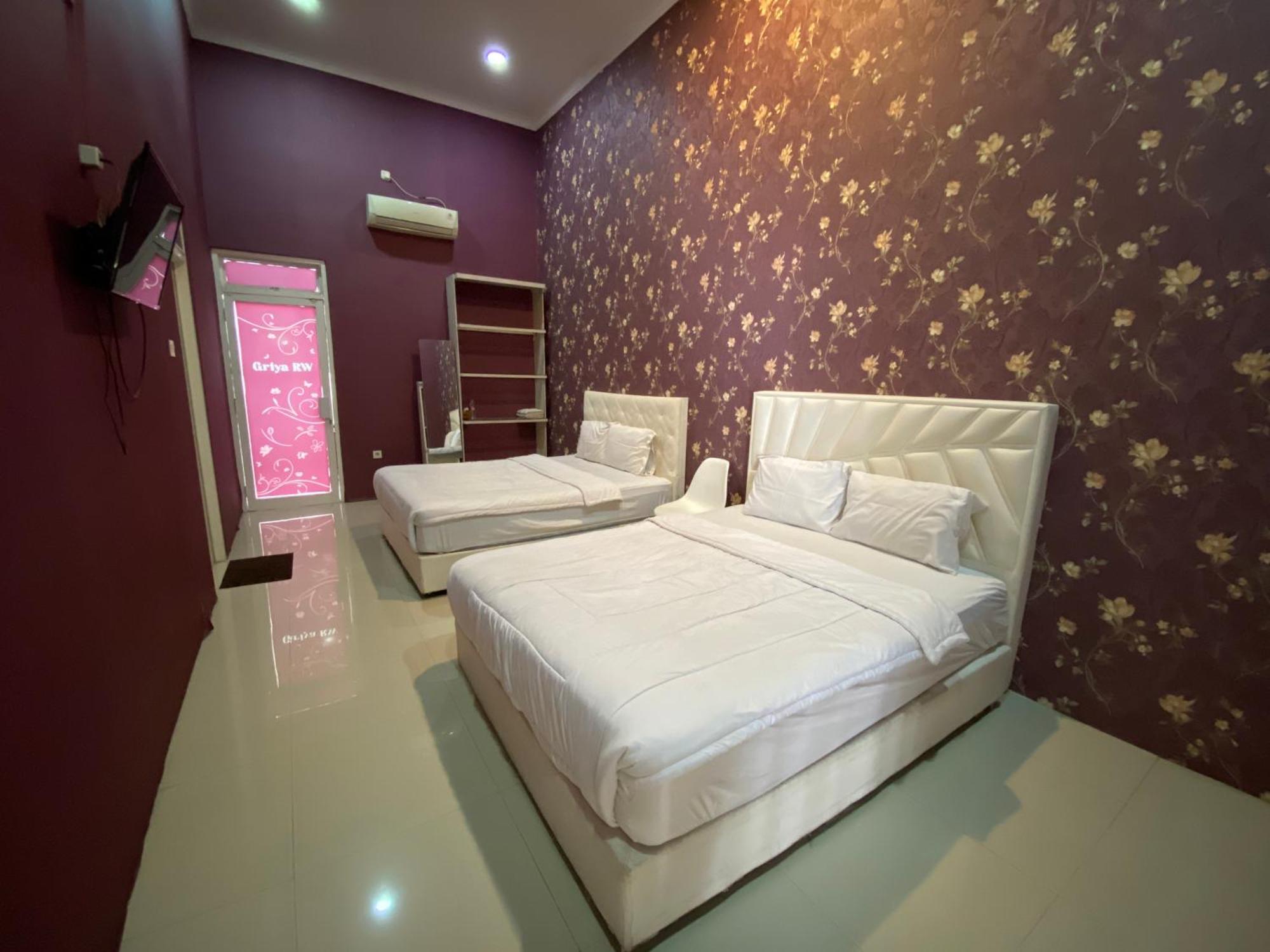 Griya Rw Family Guest House Redpartner Solo Екстериор снимка