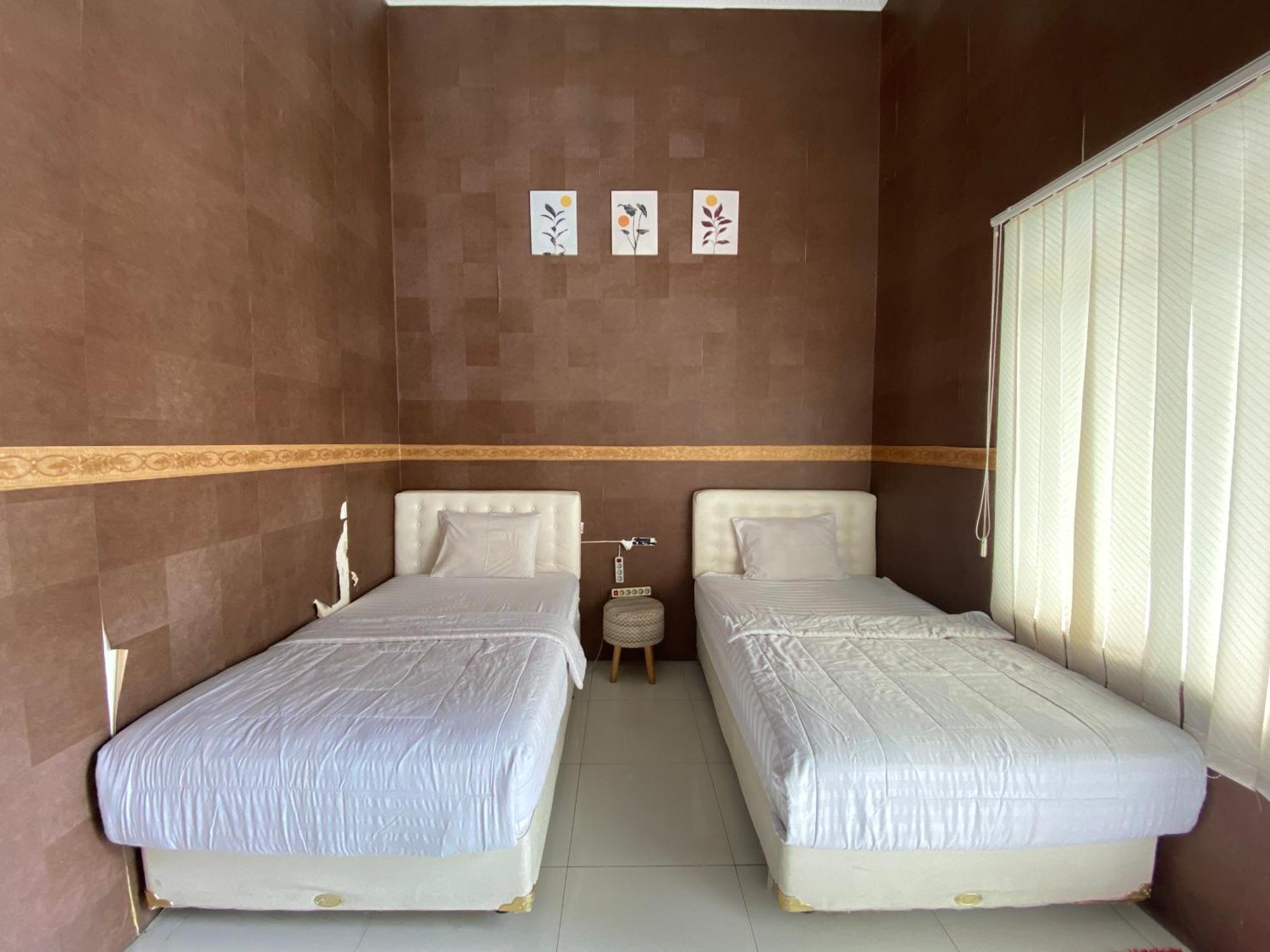 Griya Rw Family Guest House Redpartner Solo Екстериор снимка