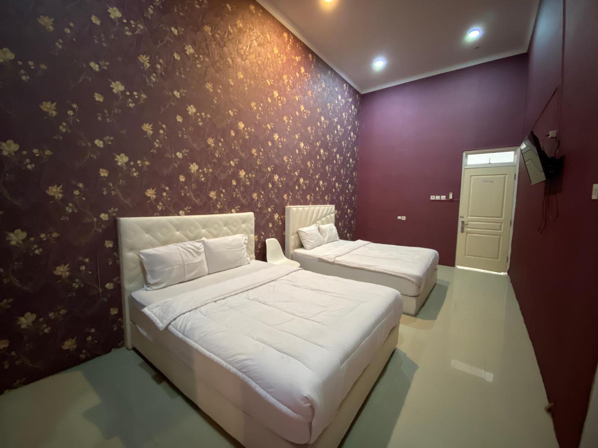 Griya Rw Family Guest House Redpartner Solo Екстериор снимка