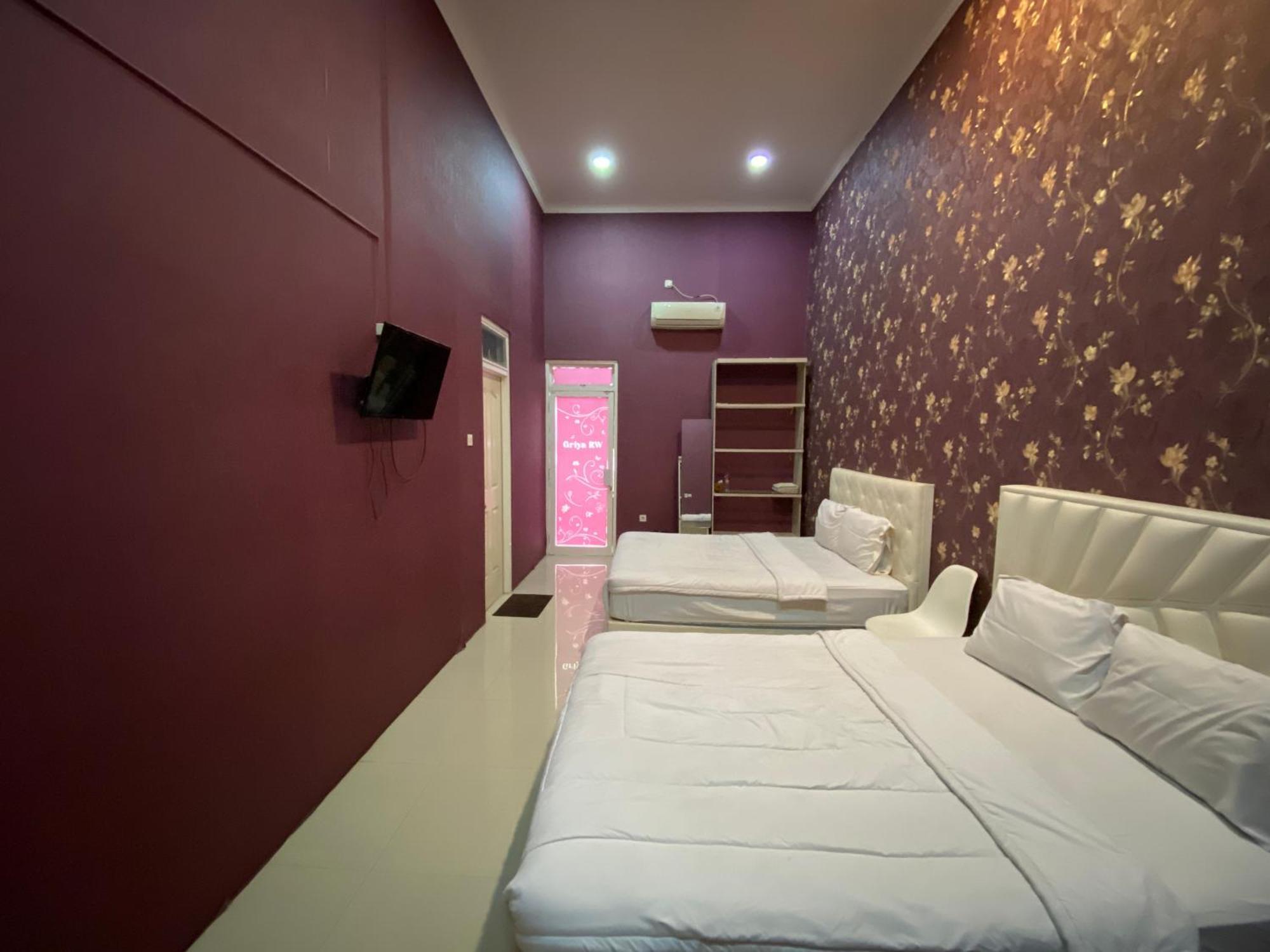 Griya Rw Family Guest House Redpartner Solo Екстериор снимка